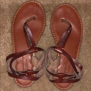 Am. Eagle flip flops